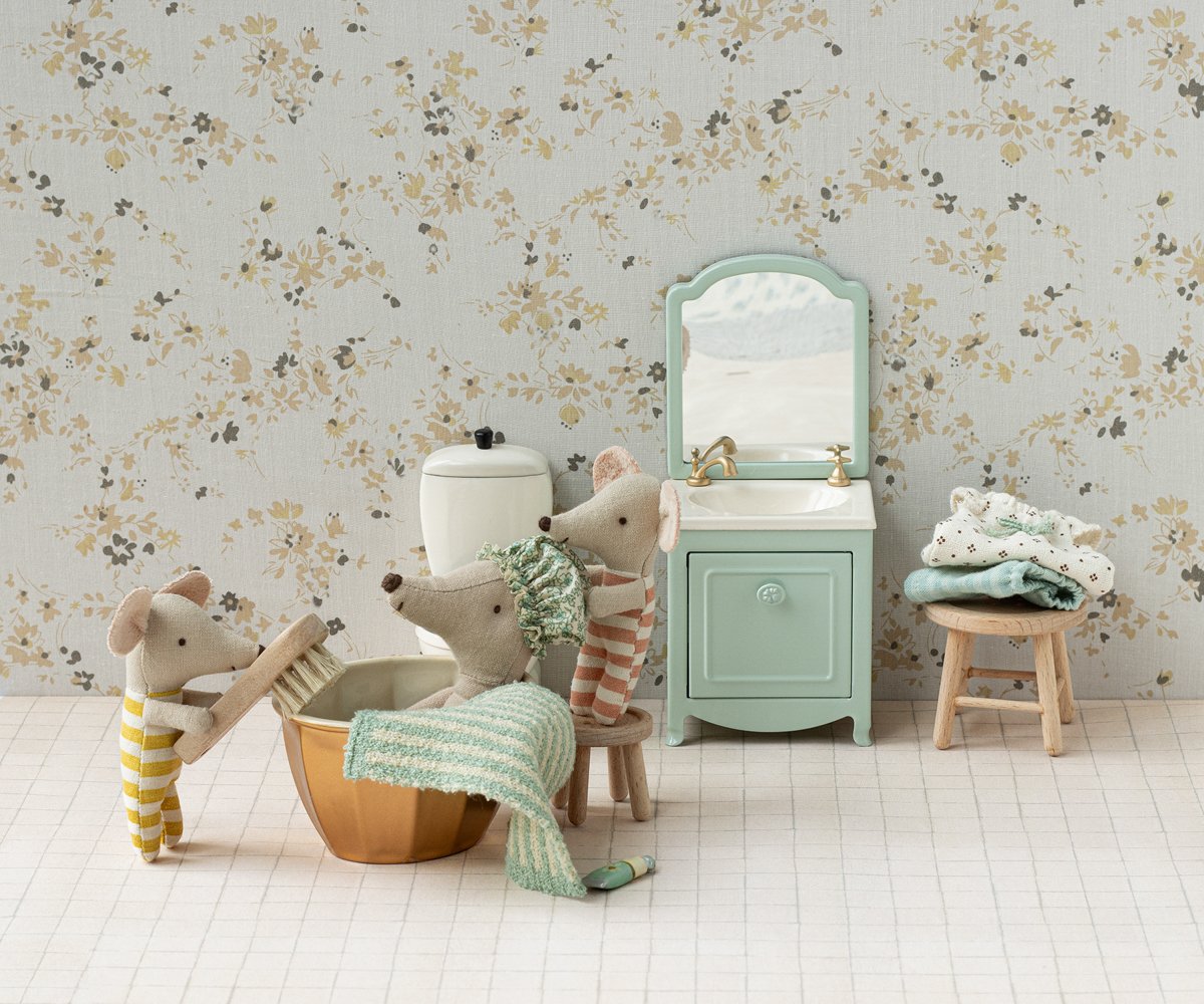 Maileg Wellness Mouse, Big Sister - Mint