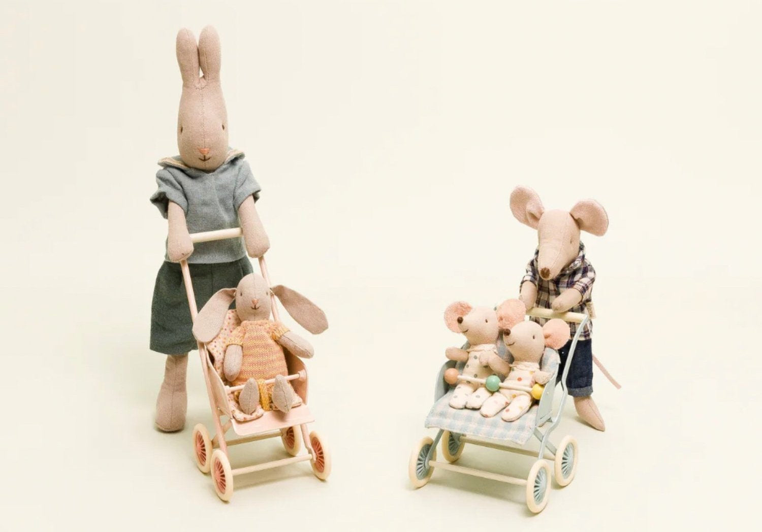 Bunny and Mouse Have a Playdate