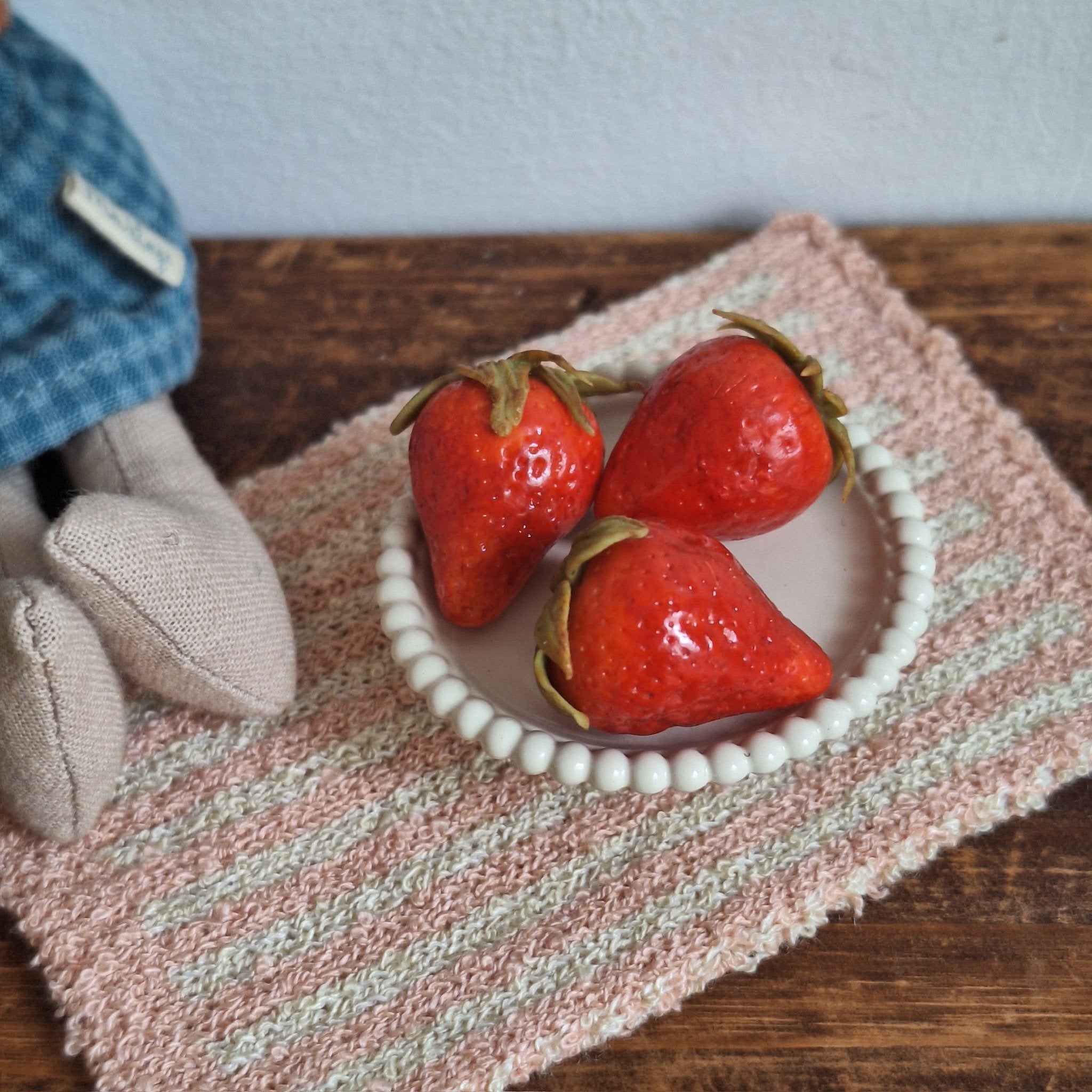 Single Strawberry by Ratatouille Miniatures *Pre-Order*