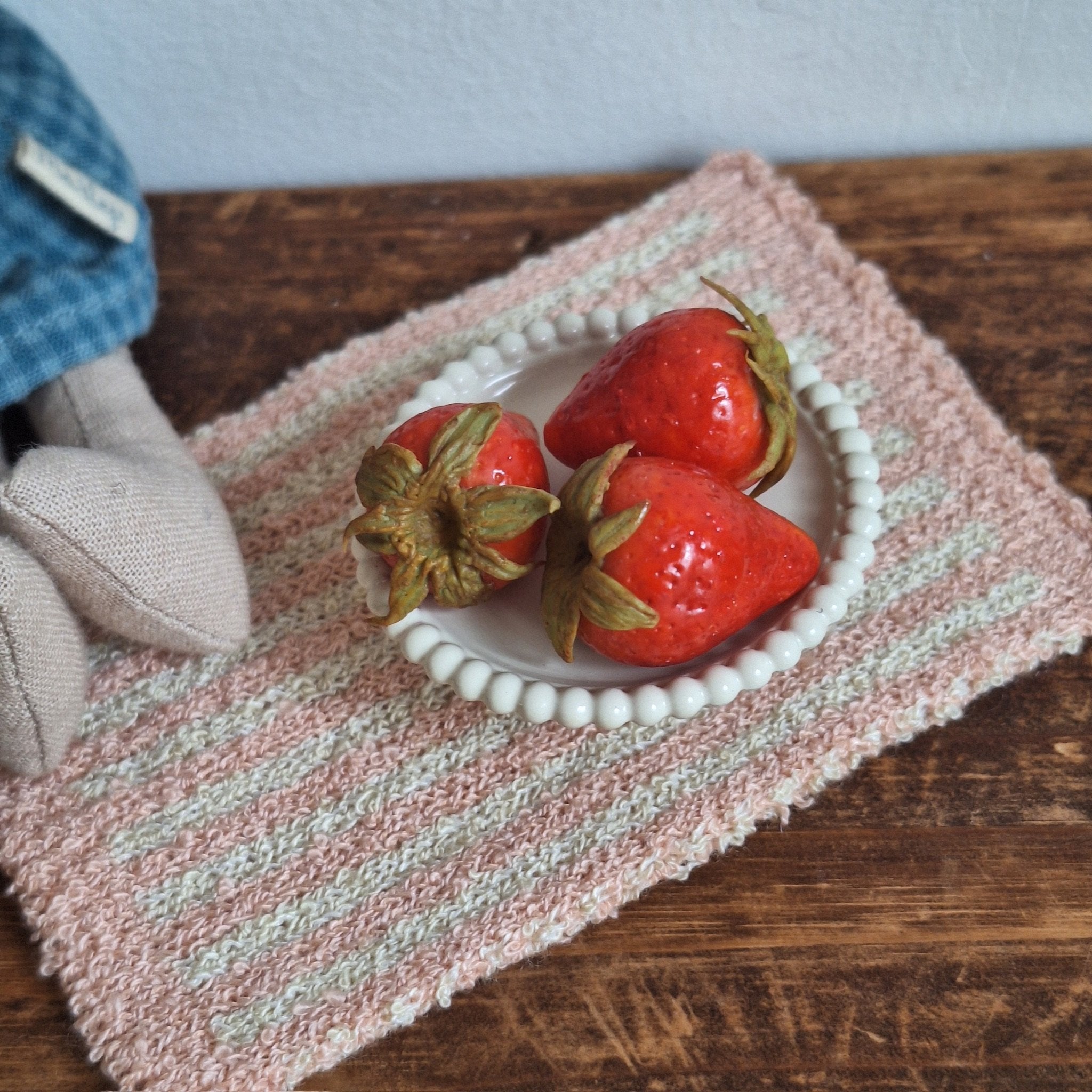 Single Strawberry by Ratatouille Miniatures *Pre-Order*