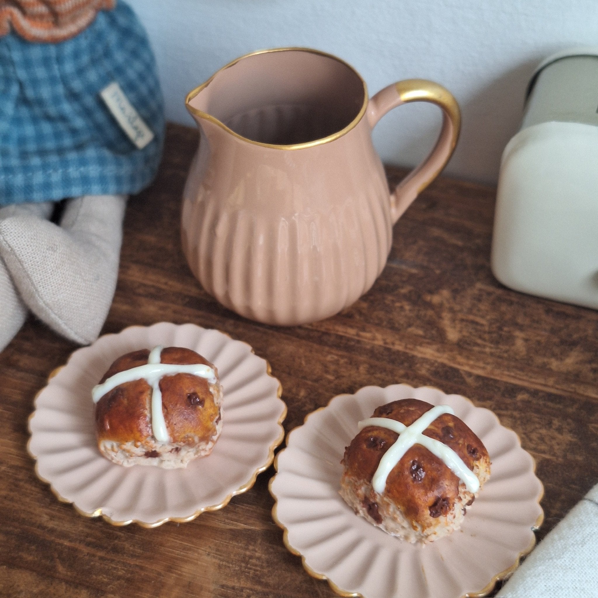 Single Hot Cross Bun by Ratatouille Miniatures *Pre-Order*