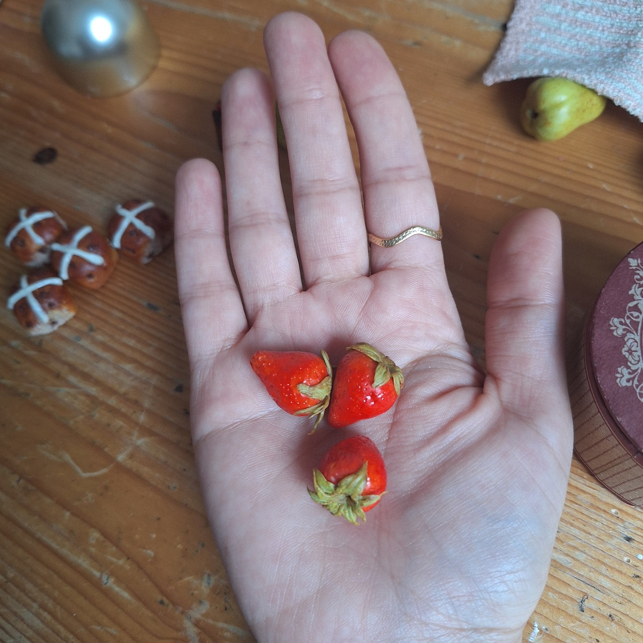Single Strawberry by Ratatouille Miniatures *Pre-Order*