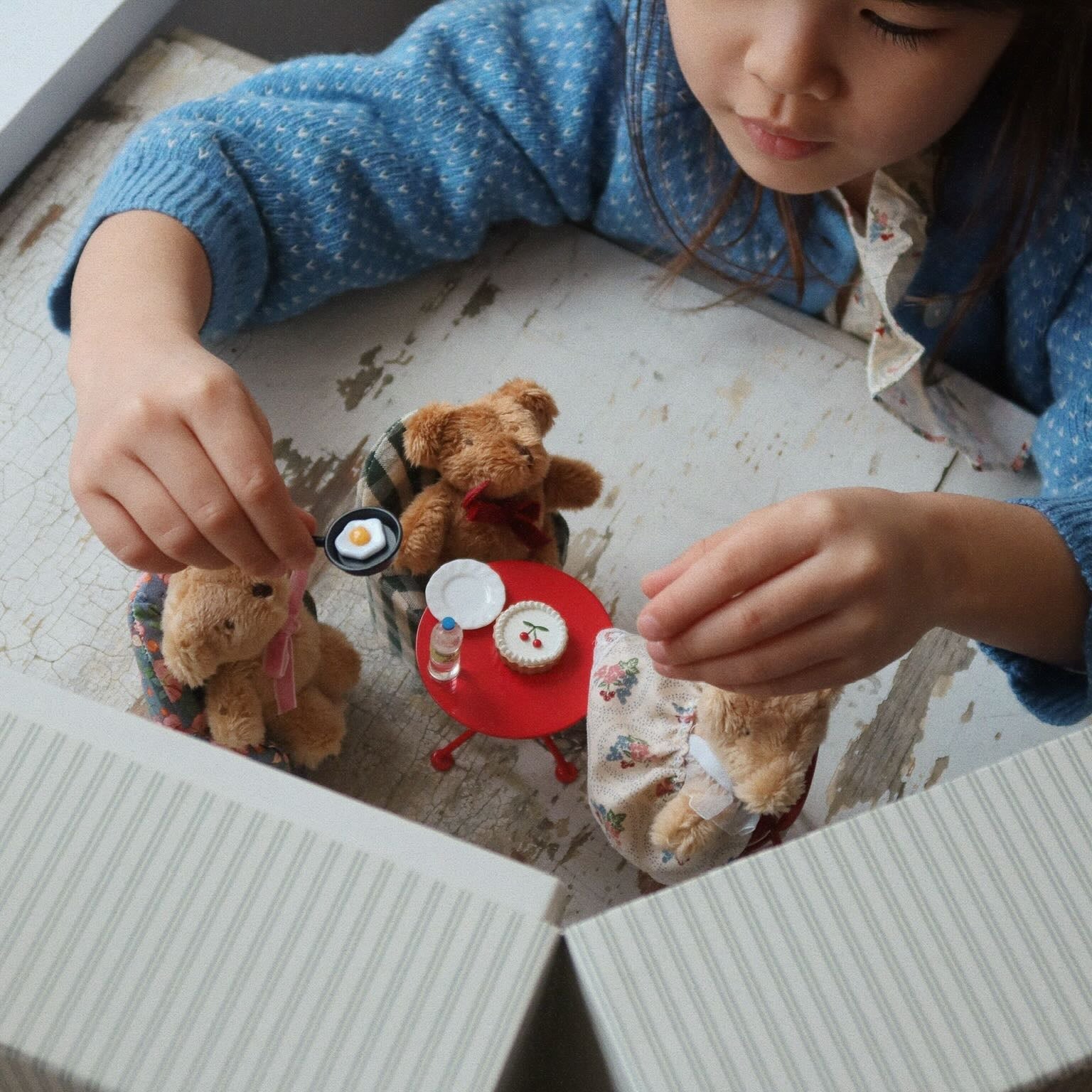Child playing with Konges Sløjd My Tiny Kitchen
