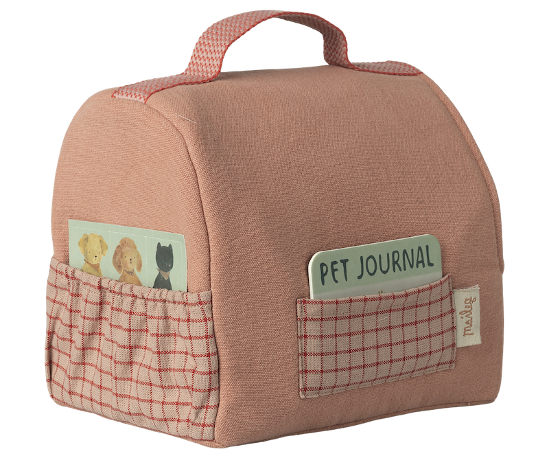 Maileg Pet Carrier Coral detail
