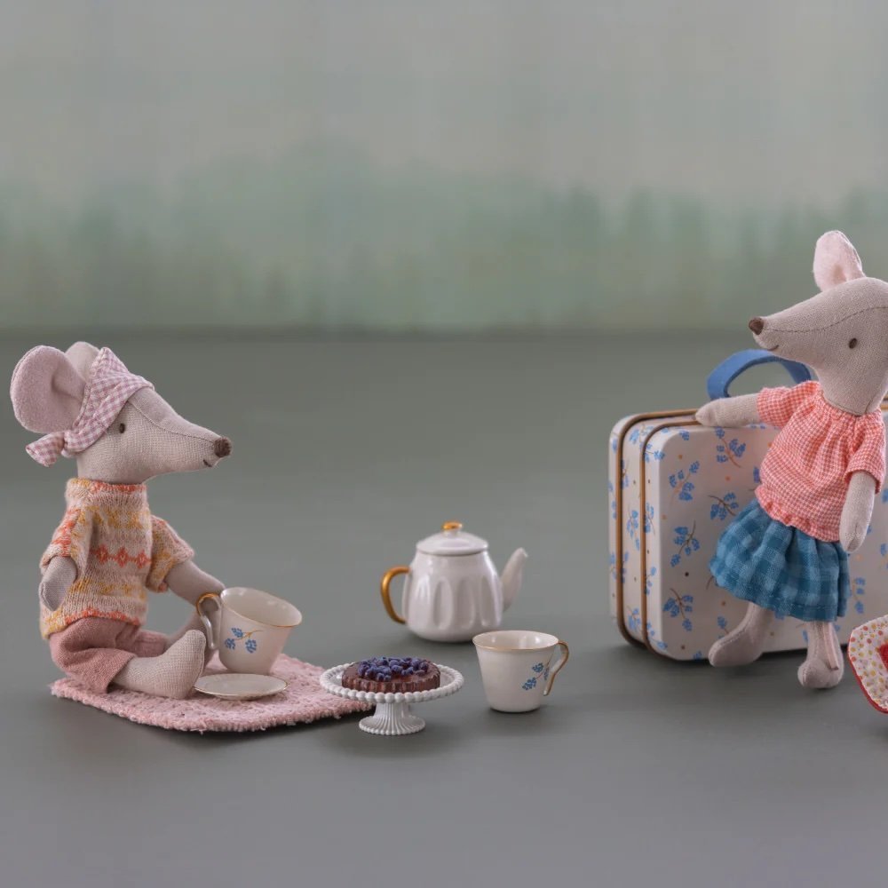 Maileg Afternoon Treat, Mouse - Blue Madelaine