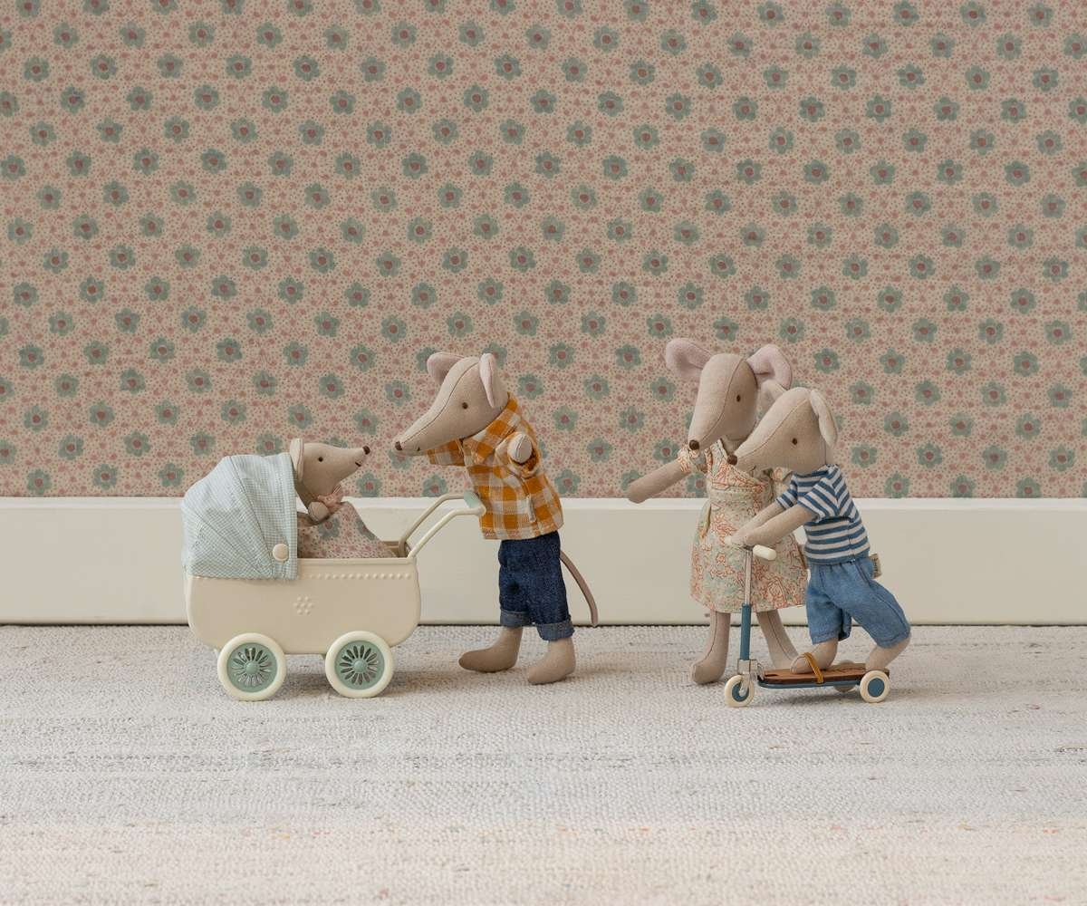 Maileg Mum Mouse with Dad Mouse and Pram
